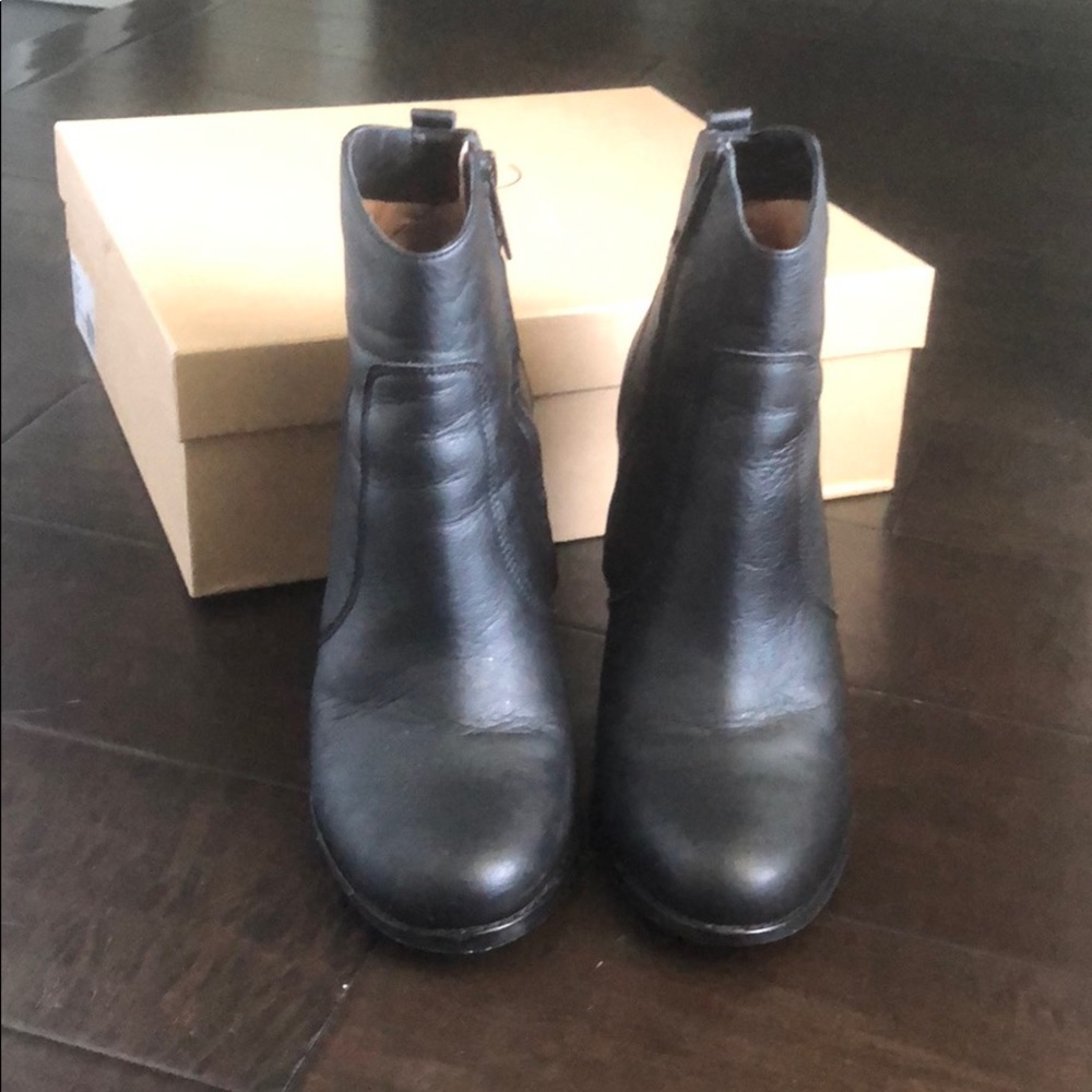 Joie black booties